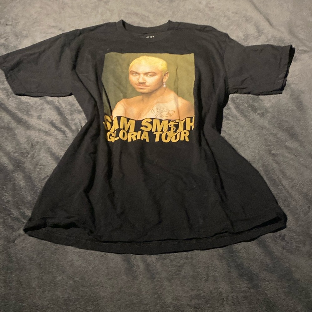 Sam smith tour t 
Large 
Never worn White